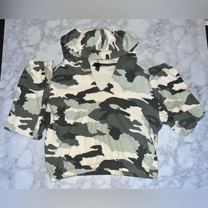 Wild Fable- Green Camo Cropped Hoodie- Medium